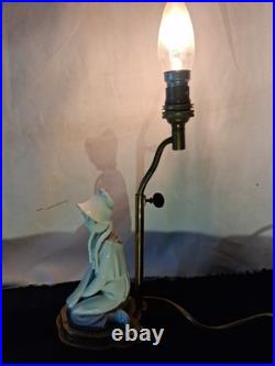 Lampe jeune Dame agenouillé porcelaine style Art déco luminaire années 40-50