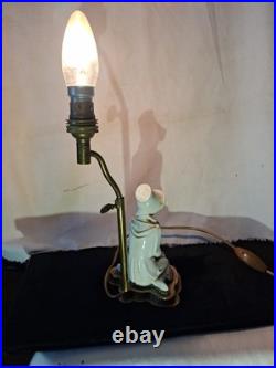 Lampe jeune Dame agenouillé porcelaine style Art déco luminaire années 40-50