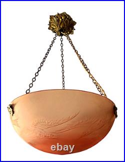 Lampe vasque LEGRAS pâte de verre Hirondelles gravées avec sa monture en bronze