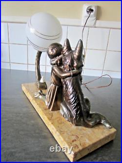 Lampe veilleuse Art Déco Sculpture en régule petite Fille sur socle en marbre