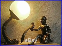 Lampe veilleuse Art déco statuette en régule fillette à l'oiseau