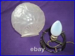 Lampe / veilleuse Muller delatte Art Déco Verre Pressé moulé pied fer forge