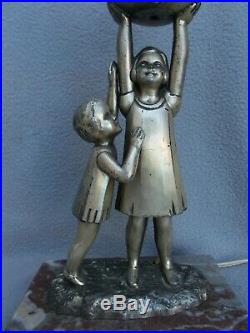 Lampe veilleuse art deco 1930 sculpture enfant dlg KELETY statuette lamp statue