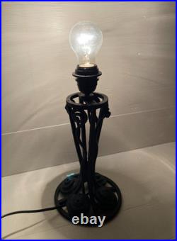 Lourd pied de lampe Art Déco fer forgé enroulement noir