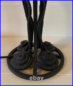 Lourd pied de lampe Art Déco fer forgé enroulement noir