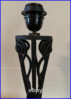 Lourd pied de lampe Art Déco fer forgé enroulement noir