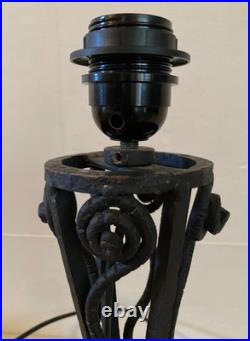 Lourd pied de lampe Art Déco fer forgé enroulement noir