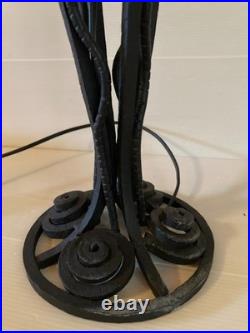 Lourd pied de lampe Art Déco fer forgé enroulement noir