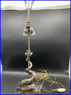 Magnifique pied de lampe sculptural vintage Dauphin en métal argenté Art Deco