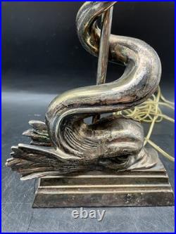 Magnifique pied de lampe sculptural vintage Dauphin en métal argenté Art Deco