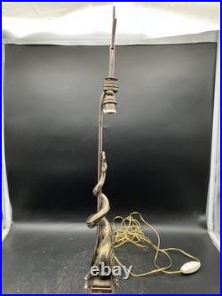 Magnifique pied de lampe sculptural vintage Dauphin en métal argenté Art Deco