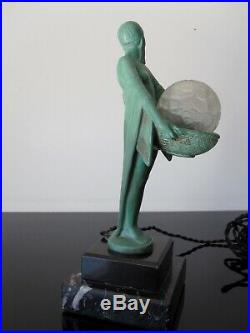 Max Le Verrier Lampe femme modèle Fleurs. Art Deco
