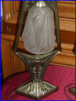 Paire de Lampe de bureau Art Déco en bronze tulipe en verre pressé signé Hubens