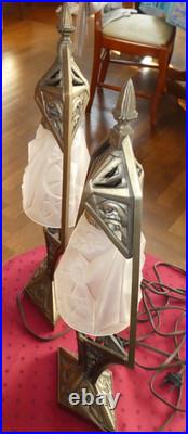 Paire de Lampe de bureau Art Déco en bronze tulipe en verre pressé signé Hubens