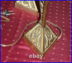 Paire de Lampe de bureau Art Déco en bronze tulipe en verre pressé signé Hubens