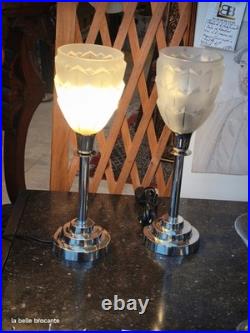Paire de lampes Art Déco à poser avec des tulipes en verre dépoli, parfaites pou