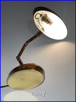 Petite lampe de bureau articulée, en laiton laqué brun vers 1960