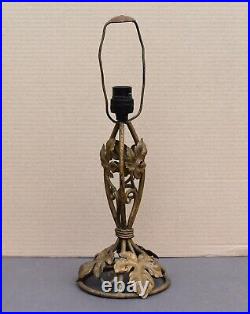 Pied de lampe Art Déco en fer forgé a décor de feuilles vers 1920 1930