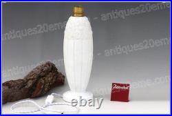 Rare pied de lampe Art Déco en opaline de Baccarat création Dunaime Lamp base