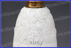 Rare pied de lampe Art Déco en opaline de Baccarat création Dunaime Lamp base