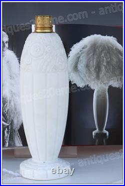 Rare pied de lampe Art Déco en opaline de Baccarat création Dunaime Lamp base