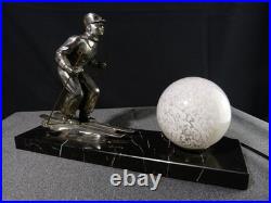 Sculpture statue lampe ancienne art déco régule skieur ski sport d'hivers globe