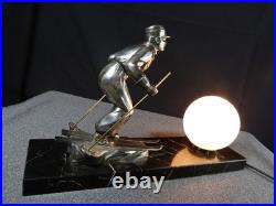 Sculpture statue lampe ancienne art déco régule skieur ski sport d'hivers globe