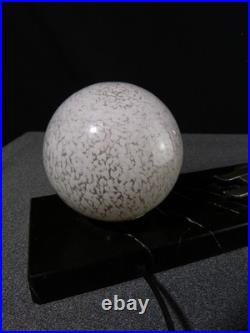 Sculpture statue lampe ancienne art déco régule skieur ski sport d'hivers globe