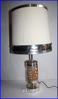 Superbe grande lampe Art Déco monture métal argenté et peau de faon