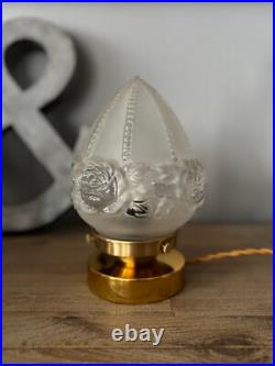 Superbe lampe globe en verre dépoli, motif perle et rose style Art déco